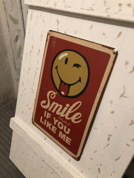 Fensterladen Shabby Vintage weiß geschliffen mit Metallschild Smile - Indoor I Outdoor